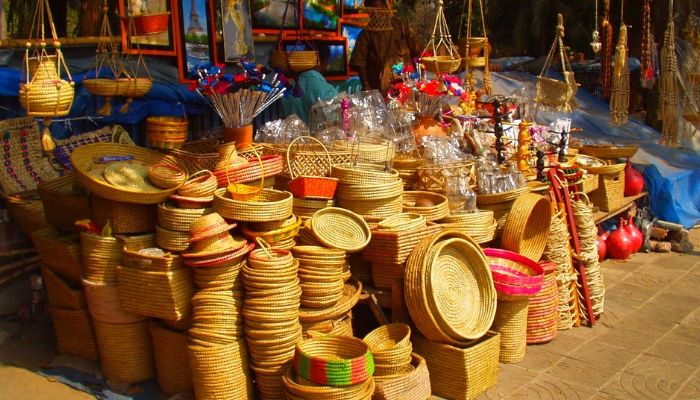 Shopping handicrafts